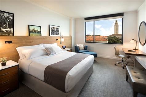 hotels near ut austin stadium.